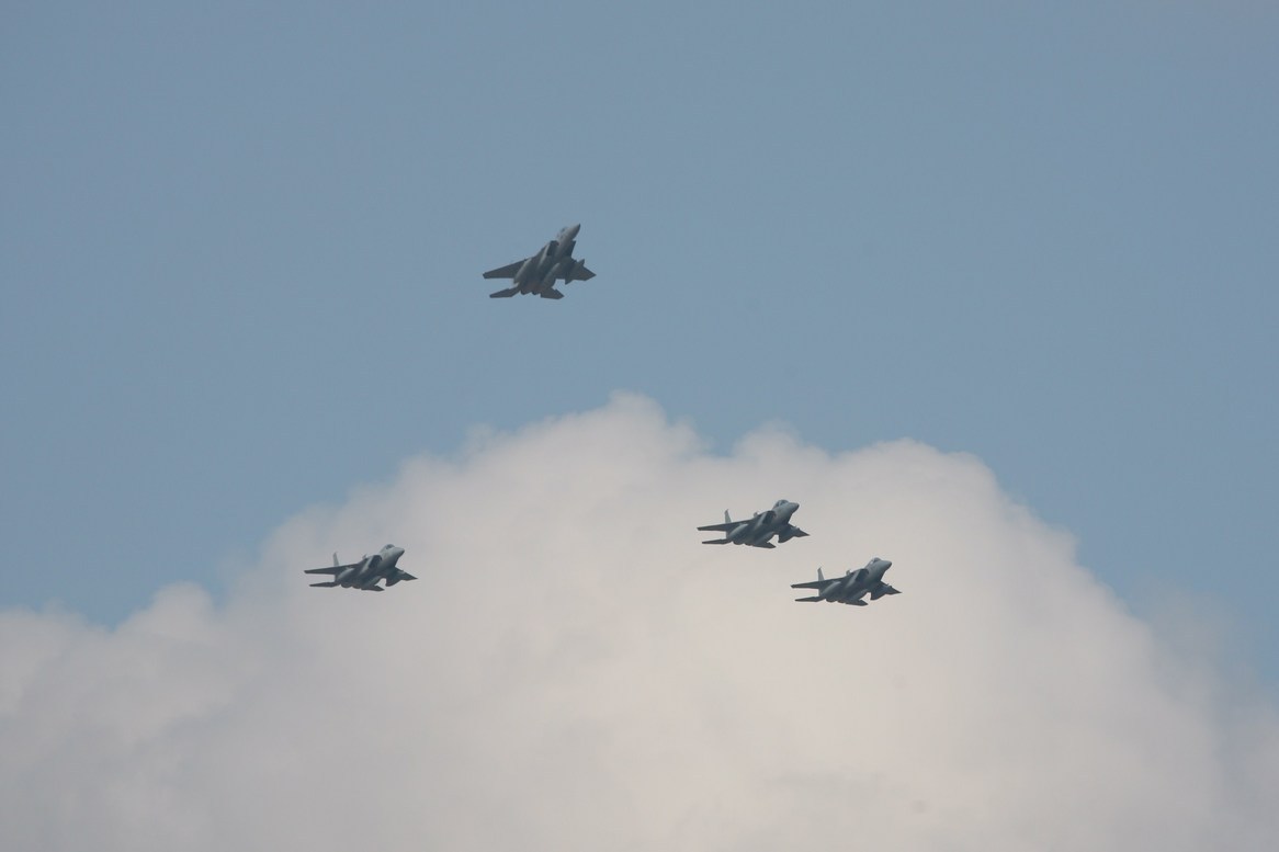 �A���o�g���X�̎G�L��