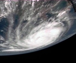 �΂��L�@��z�P�[�u���e���r��