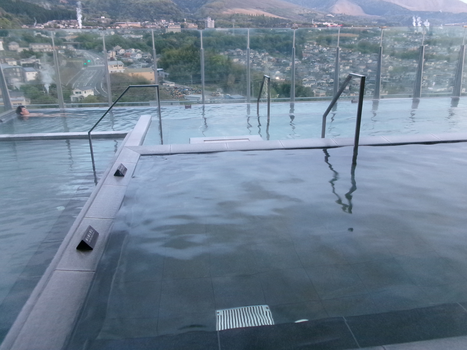 �ʕ{���򐙔T��z�e���i�j�Ə��j